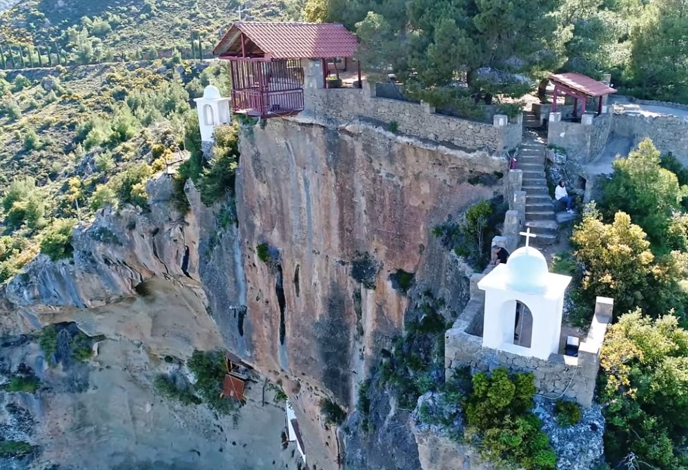 Παναγία Καταφυγιώτισσα: Το άγνωστο πολεμικό καταφύγιο και «κάθετο» μοναστήρι της Ελλάδας