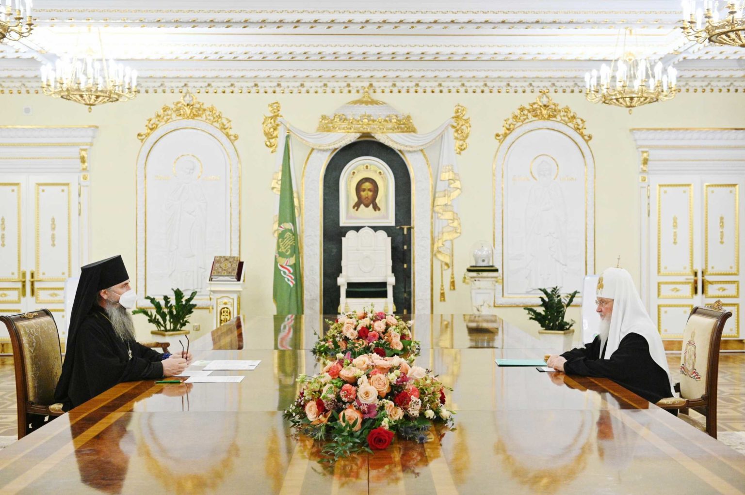 Патриарх Кирилл стол