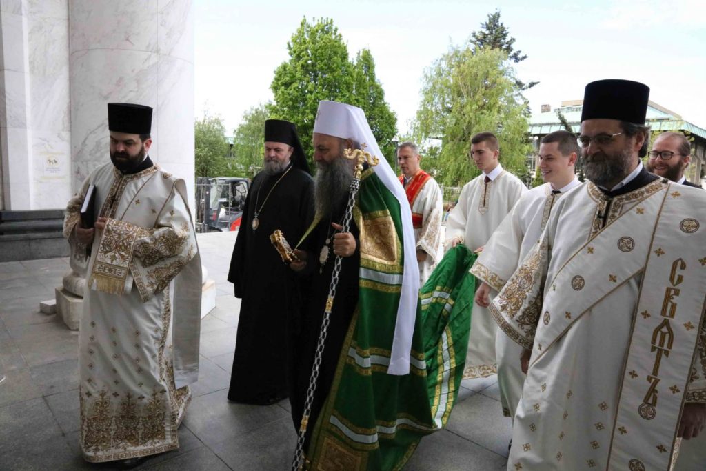 Патријарх Порфирије на Васкршњи понедељак богослужио у Саборном храму Светог Саве