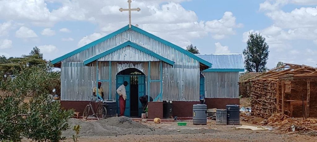 Έτοιμος και με τον σταυρό του ο Άγιος Νικόλαος στην Κένυα