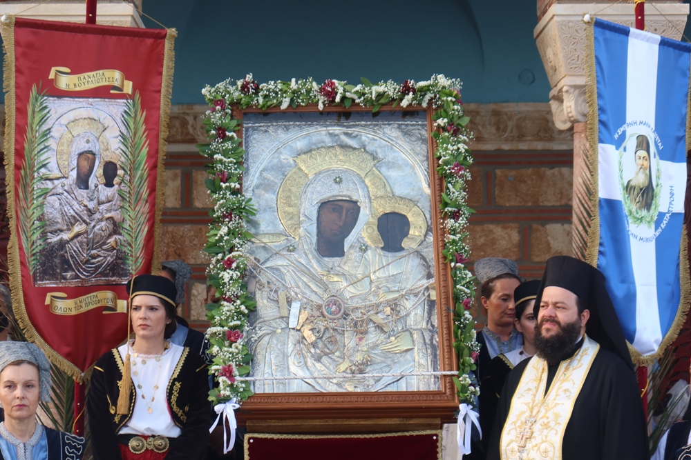Η Σύρος υποδέχθηκε την ιερά Εικόνα της Παναγίας «Βουρλιωτίσσης»