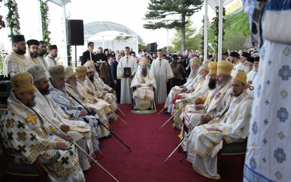 Патријарх српски г. Порфирије на празник Светог Василија Острошког богослужио у Горњем манастиру Острогу (ВИДЕО)