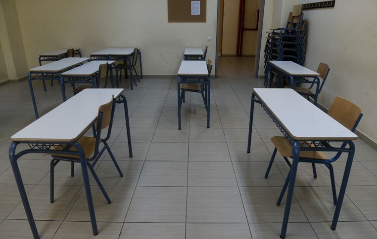 Σχολεία Δεύτερης Ευκαιρίας: «Στους αποφοίτους ανοίγονται δρόμοι επαγγελματικής αποκατάστασης και ανέλιξης»