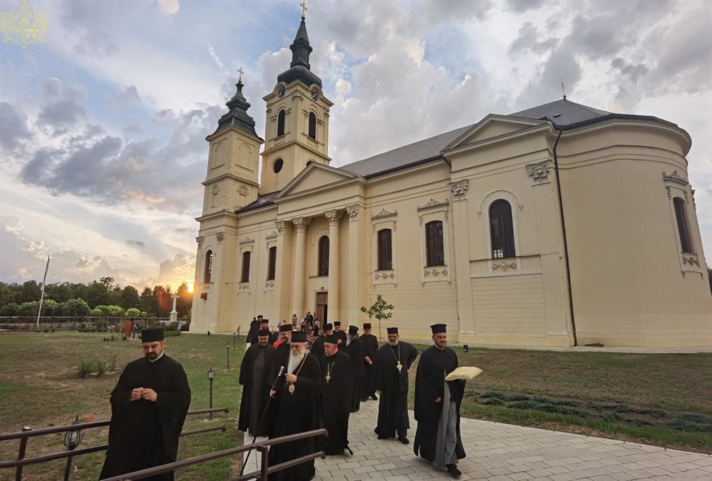 Епископи Иринеј и Дамаскин присуствовали вечерњем богослужењу у Чуругу