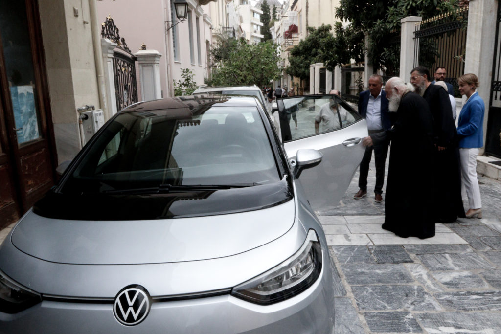 Ηλεκτρικό αυτοκίνητο για τις υπηρεσιακές ανάγκες απέκτησε η Αρχιεπισκοπή Αθηνών