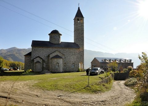 Архијерејска литургија у манастиру Прекобрђе и помен ктитору Милану Вујисићу (најава)