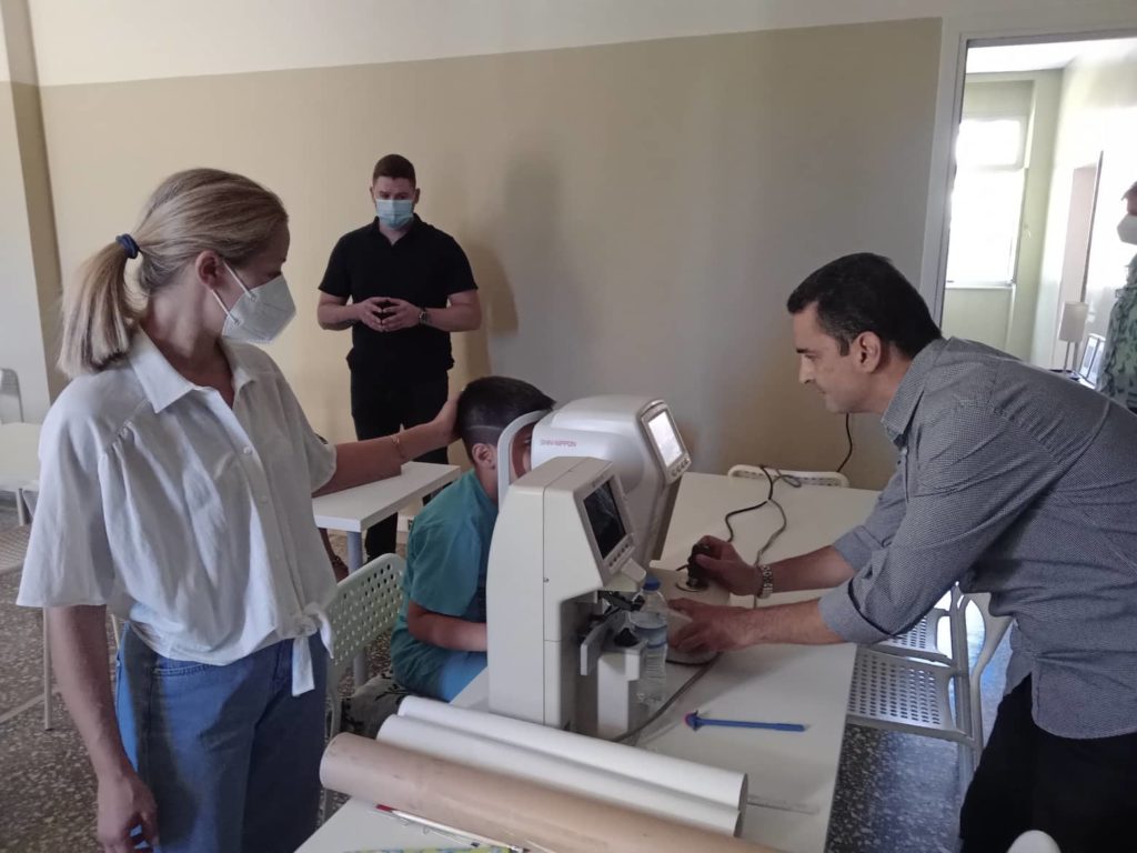 ΚΕΣΟ και Πανελλήνια Ένωση Οπτικών-Οπτομετρών προσφέρουν γυαλιά στα παιδιά του Ιδρύματος Χατζηκώστα