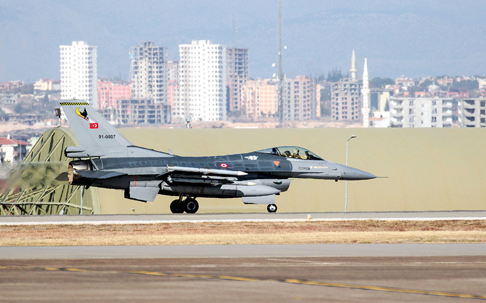ΗΠΑ: Με βέτο στα F-16 προειδοποιεί πλέον την Τουρκία ο γερουσιαστής Ρόμπερτ Μενέντεζ