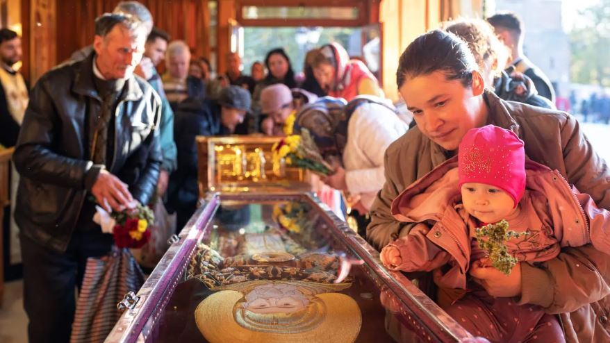 Βουκουρέστι: Πάνω από 100.000 προσκυνητές στο Λόφο της Χαράς