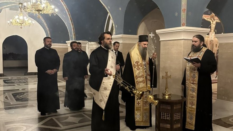 O Πατριάρχης Σερβίας στον τάφο του προκατόχου του μακαριστού Πατριάρχη Ειρηναίου