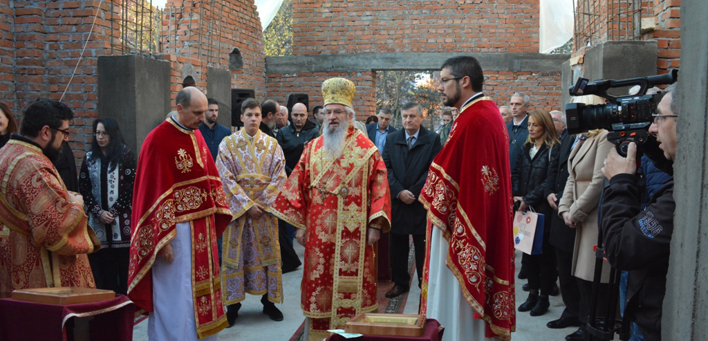 Прва архијерејска Литургија у храму Светог Нектарија Егинског при УКЦ Крагујевац