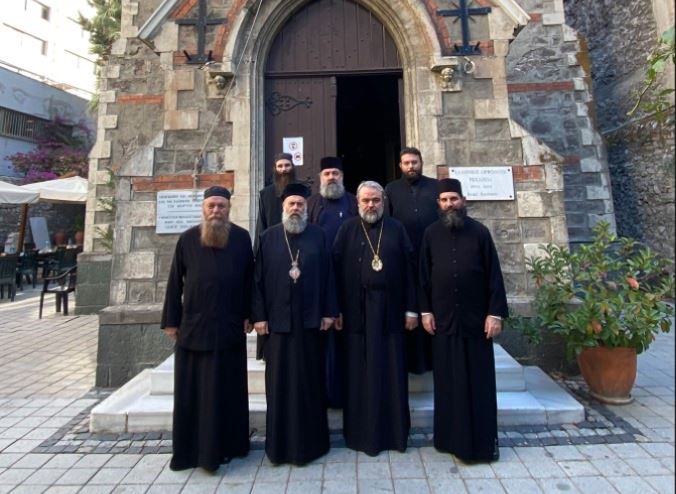 Μητρόπολη Θεσσαλιώτιδος: Θεία Λειτουργία στον Ιερό Ναό Αγίας Φωτεινής Σμύρνης