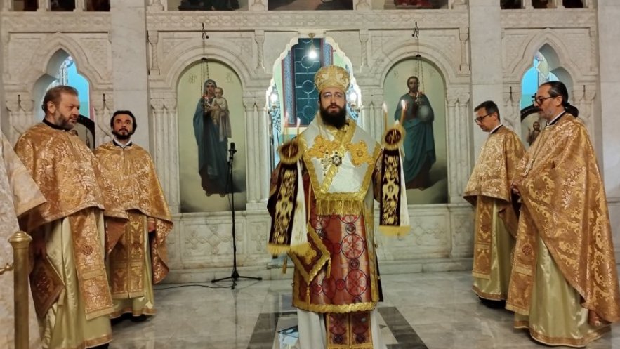 Свеноћно бденије и света архијерејска Литургија у храму Светог Александра Невског у Београду (ФОТО)