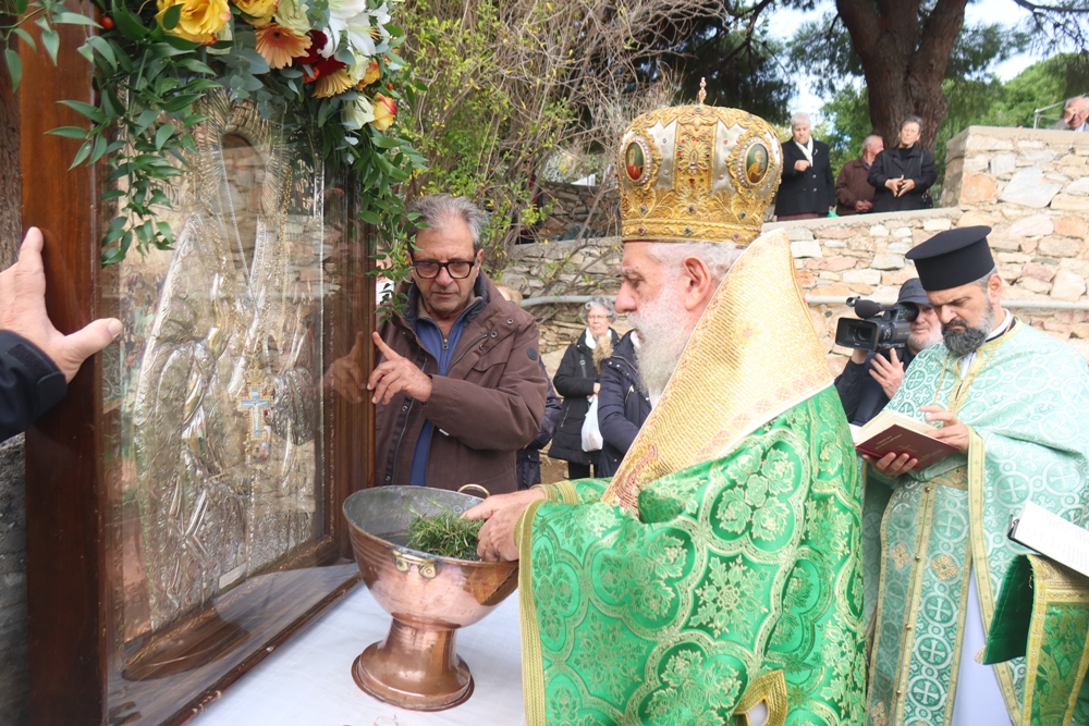Η μνήμη του Αγίου Σπυρίδωνος τιμήθηκε στα Χρούσσα της Σύρου