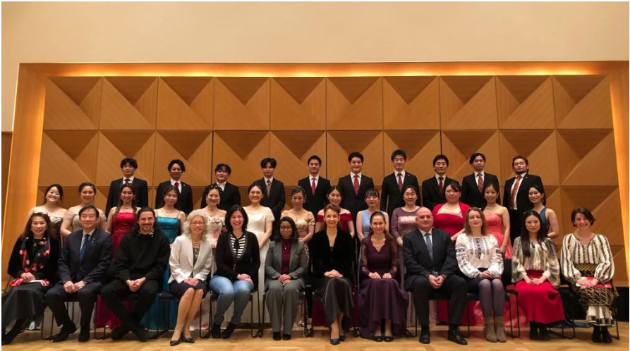 Τόκιο: Ιάπωνες τραγούδησαν τα ρουμανικά κάλαντα και ξεσήκωσαν το κοινό