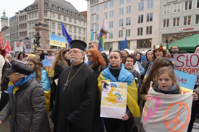 Διαδήλωση για την Ουκρανία στο Μόναχο παρουσία του κλήρου της Ι.Μ. Γερμανίας