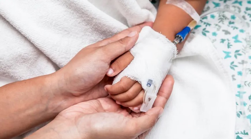 Δώρο ζωής 10.000 ευρώ για την θεραπεία 3χρονου με λευχαιμία από την Αρχιεπισκοπή Τιργοβιστίου
