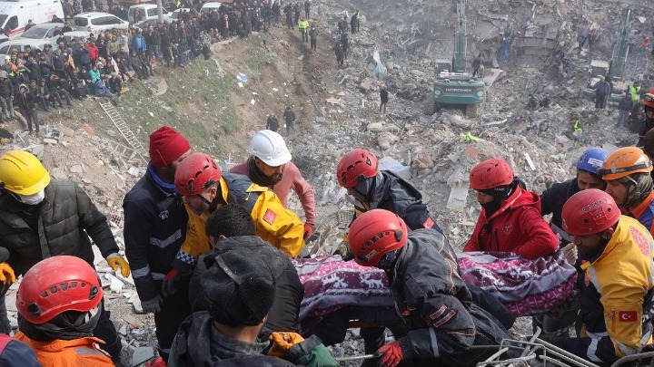 Περισσότερα από 37.000 τα θύματα του φονικού σεισμού – Στην Τουρκία κλιμάκιο του Πατριαρχείου Αντιοχείας