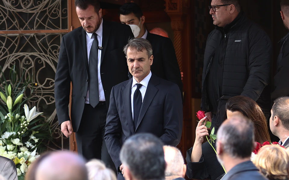 Στην κηδεία του μηχανοδηγού Σπύρου Βούλγαρη στην Καισαριανή ο πρωθυπουργός