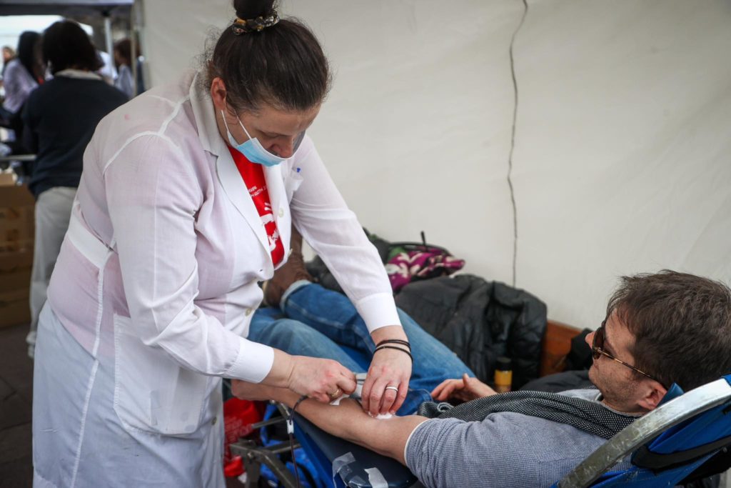 Έκτακτες αιμοδοσίες σε όλη τη χώρα για τους τραυματίες της τραγωδίας στα Τέμπη