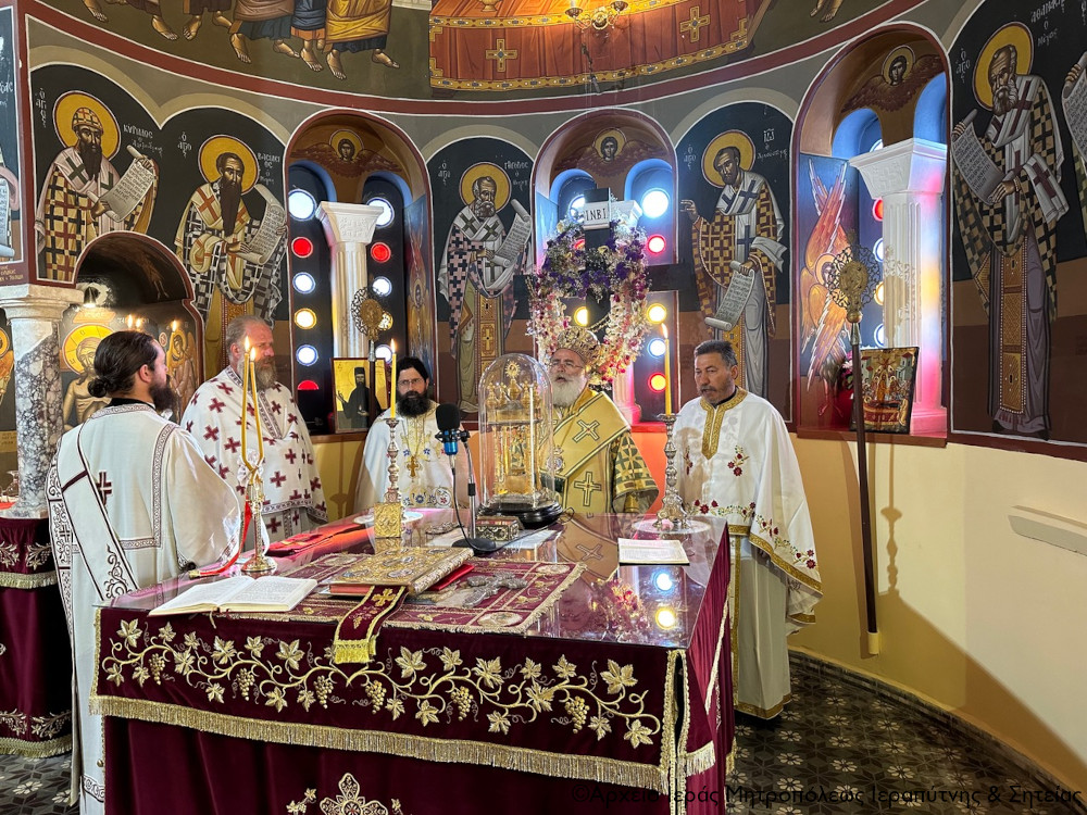 Η εορτή της Ζωοδόχου Πηγής στον φερώνυμο ναό της Επισκοπής Ιεράπετρας