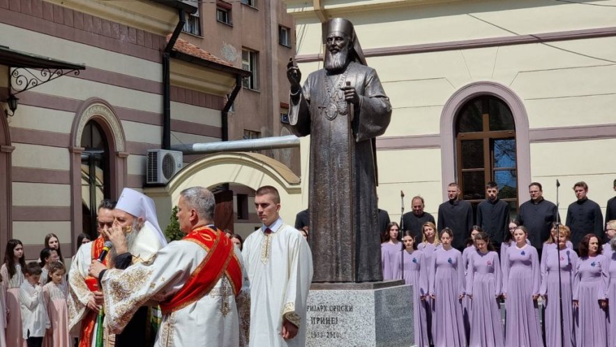 Патријарх Порфирије служио Литургију у нишком Саборном храму и осветио споменик блажене успомене патријарха Иринеја