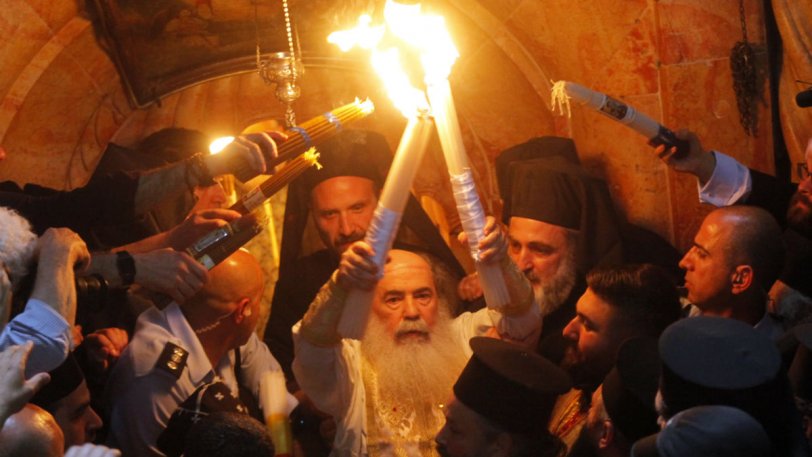 Στη 1 το μεσημέρι του Μεγάλου Σαββάτου η τελετή του Αγίου Φωτός – Η Ελληνική αποστολή που θα μεταβεί στα Ιεροσόλυμα