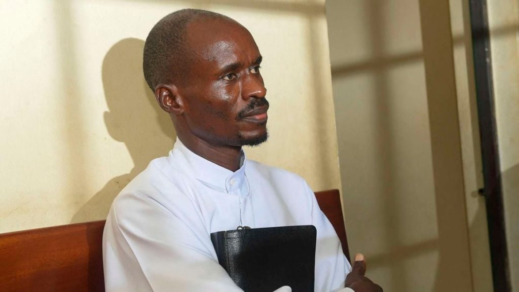 Κένυα: Ελεύθερος υπό όρους ο πάστορας που εμπλέκεται στον θάνατο πιστών αίρεσης