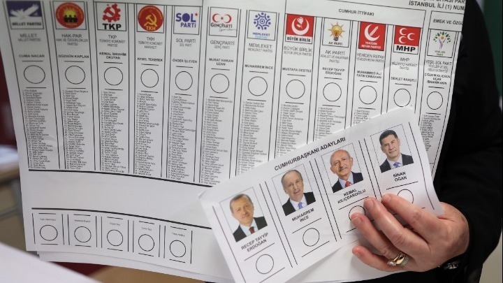 Θολή η εικόνα στις προεδρικές εκλογές της Τουρκίας – Και τα δύο στρατόπεδα δηλώνουν ότι προηγούνται