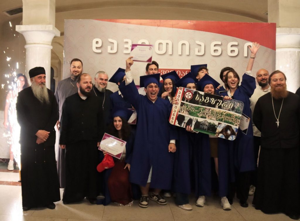 40 σχολεία της Τιφλίδας συμμετείχαν στην εκστρατεία «Literate Leader 2023» του Συλλόγου Νεολαίας του Πατριαρχείου Γεωργίας