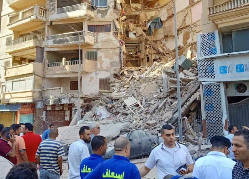 Αίγυπτος: Κατέρρευσε πολυώροφο κτίριο στην Αλεξάνδρεια – Υπάρχουν εγκλωβισμένοι- Δείτε βίντεο