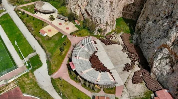 Υπουργείο Πολιτισμού: Τα θέατρα Βράχων, Βύρωνα και Υμηττού αποδίδονται οριστικά στους πολίτες