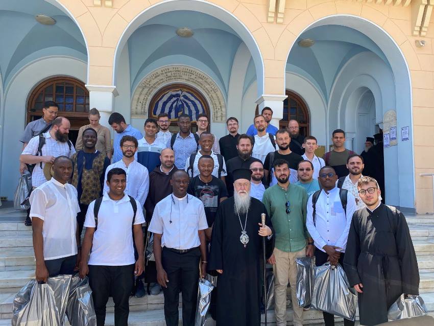 Υπότροφοι της «Αποστολικής Διακονίας» στην Ιερά Μητρόπολη Κορίνθου
