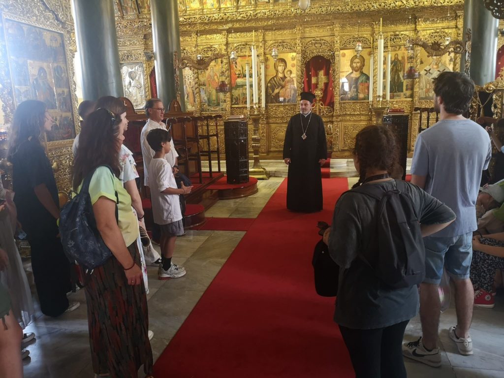 Επίσκεψη νέων από τον Σύλλογο Ελλήνων Ρουμανίας στη Θεολογική Σχολή της Χάλκης