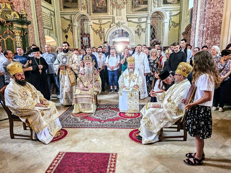 Црквено-народни сабор у манастиру Грабовцу у Мађарској, богослужио Митрополит Јоаникије