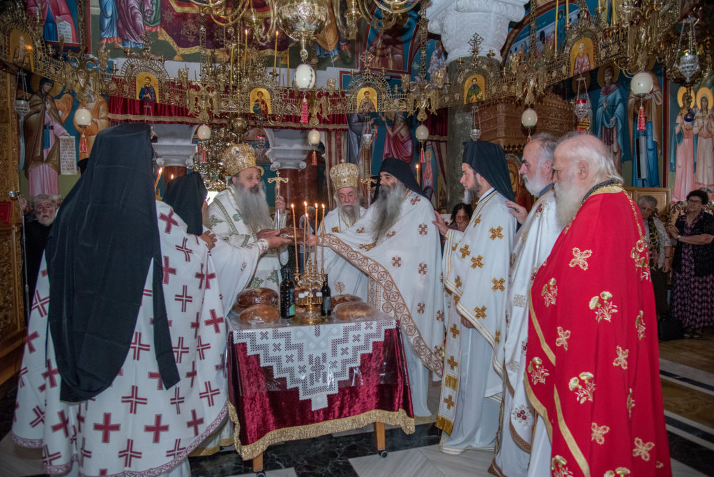 Πλήθος πιστών στην πανηγυρίζουσα Ιερά Μονή Αγίου Παντελεήμονος Χρυσοκάστρου Παγγαίου