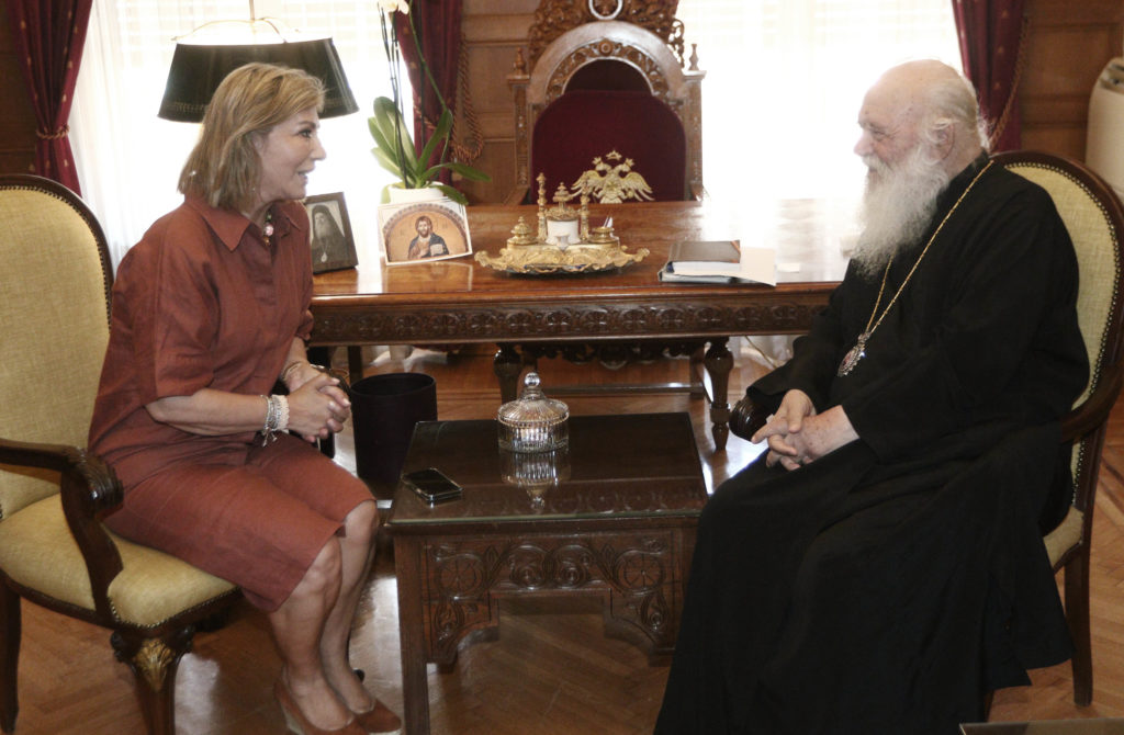 Η Υφυπουργός Παιδείας Ζέττα Μακρή έλαβε την ευχή του Αρχιεπισκόπου