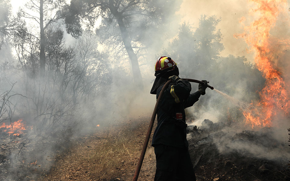 Πυροσβεστική: «Δεν είναι τόσο ανησυχητική η πυρκαγιά στο Άγιο Όρος» – Αυξημένος ο κίνδυνος σήμερα σε πολλές περιοχές