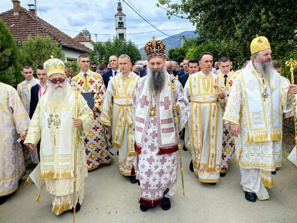 Патријарх Порфирије на обележавању 31. годишњице великог страдања Срба у Средњем Подрињу и Бирчу