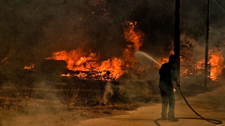 52 νέες πυρκαγιές και αναζωπυρώσεις σε Δυτική Αττική, Ρόδο και Λακωνία