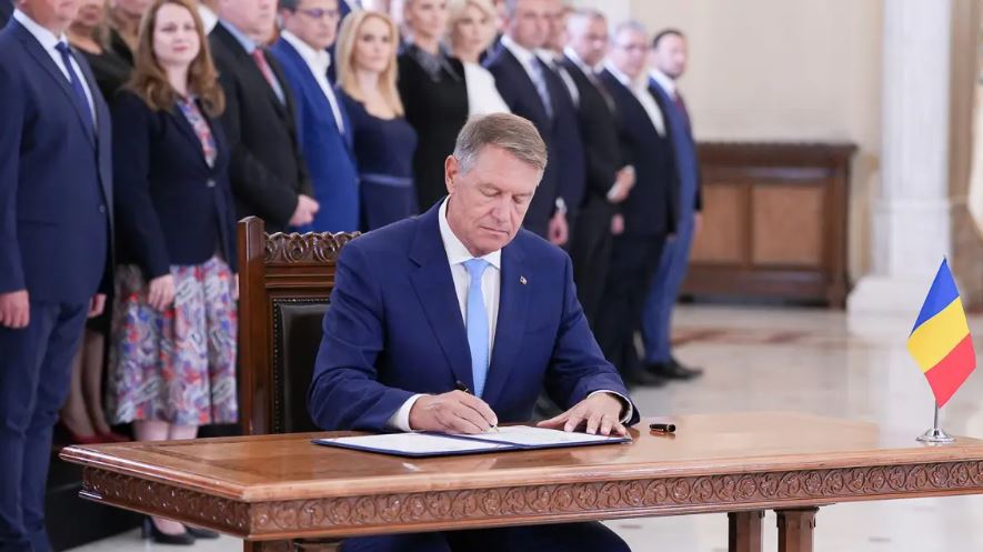 Ρουμανία: Τα Θρησκευτικά, μάθημα επιλογής για το Απολυτήριο – Υπέγραψε το Διάταγμα ο Πρόεδρος Γιοχάνις