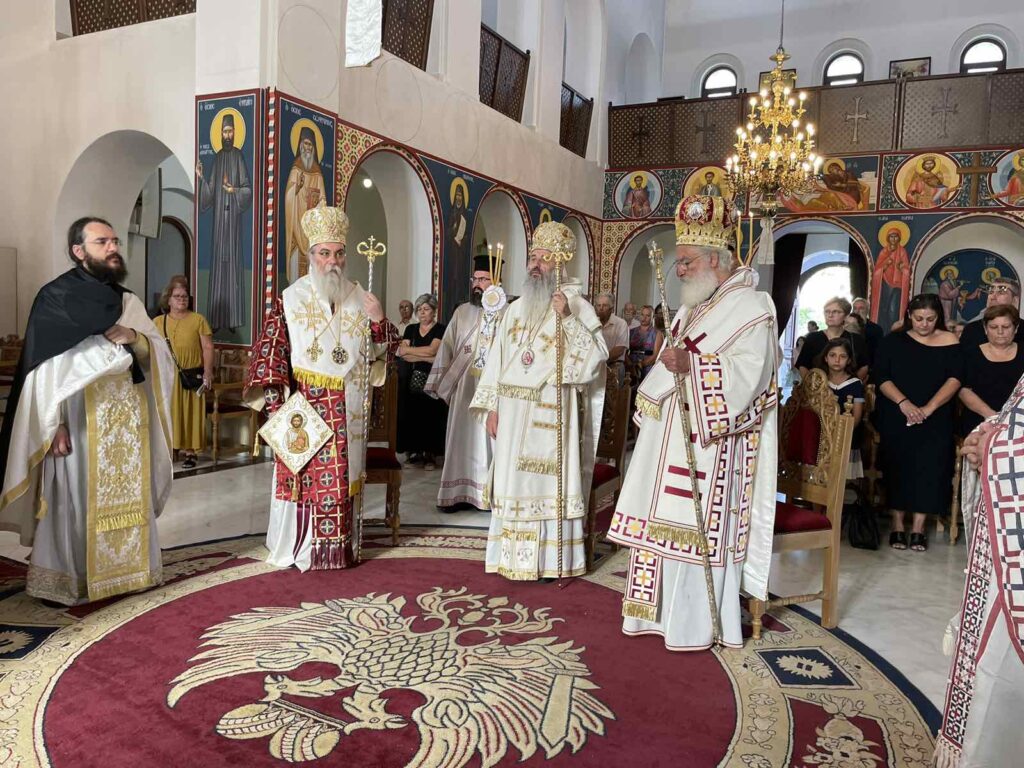 Ο Αρχιεπίσκοπος Ιασίου Θεοφάνης στον Μητροπολιτικό Ναό Αρκαλοχωρίου