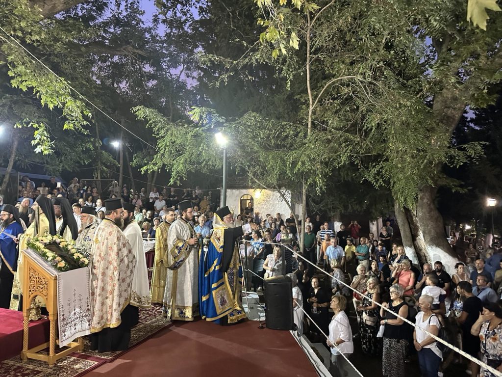Πλήθος πιστών στην πανηγυρίζουσα Ιερά Μονή Παναγίας Ξενιάς