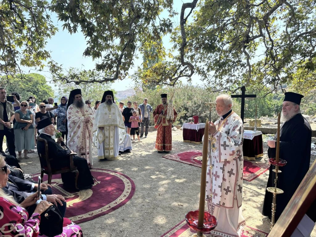 Ο Οικουμενικός Πατριάρχης σε υπαίθρια Θεία Λειτουργία στην Σπηλιά της Ίμβρου