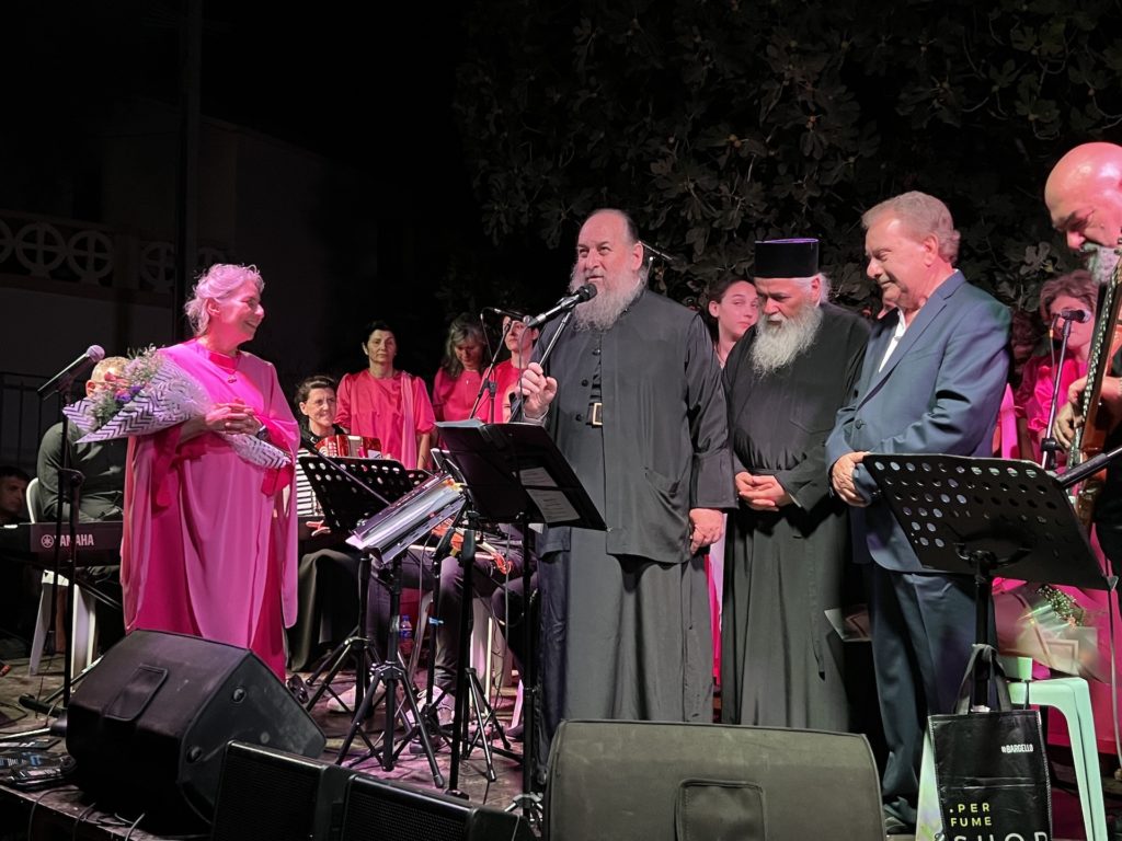 Ο Οικουμενικός Πατριάρχης στη συναυλία του Μανώλη Μητσιά στην Ίμβρο