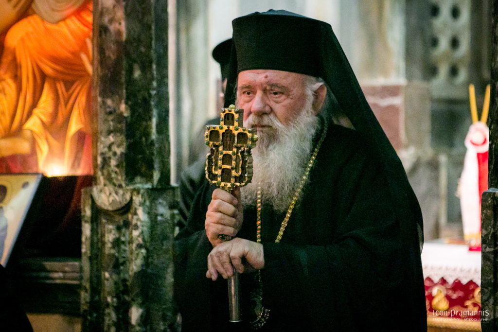 Ο Αρχιεπίσκοπος Ιερώνυμος ενημερώθηκε για τη φωτιά στην Ι.Μ του Οσίου Λουκά