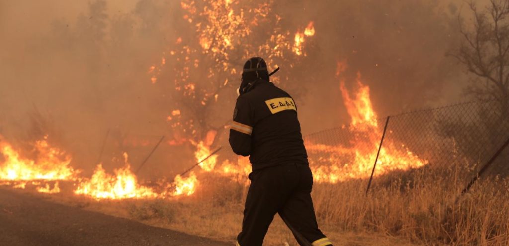 Πολύ υψηλός κίνδυνος πυρκαγιάς αύριο για 8 περιφέρειες της χώρας