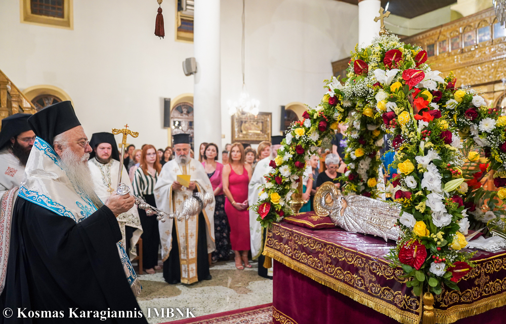 Πλήθος πιστών στον Επιτάφιο της Παναγίας στη Νάουσα (ΦΩΤΟ+ΒΙΝΤΕΟ)