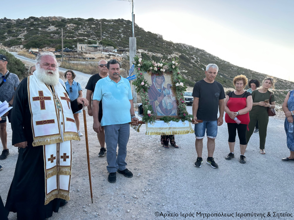 Λιτανευτική πομπή 8,5 χιλιομέτρων και μεταφορά της Παναγίας Φανερωμένης Σητείας