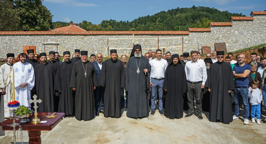 Епископ Исихије осветио темеље музеја Светог владике Николаја